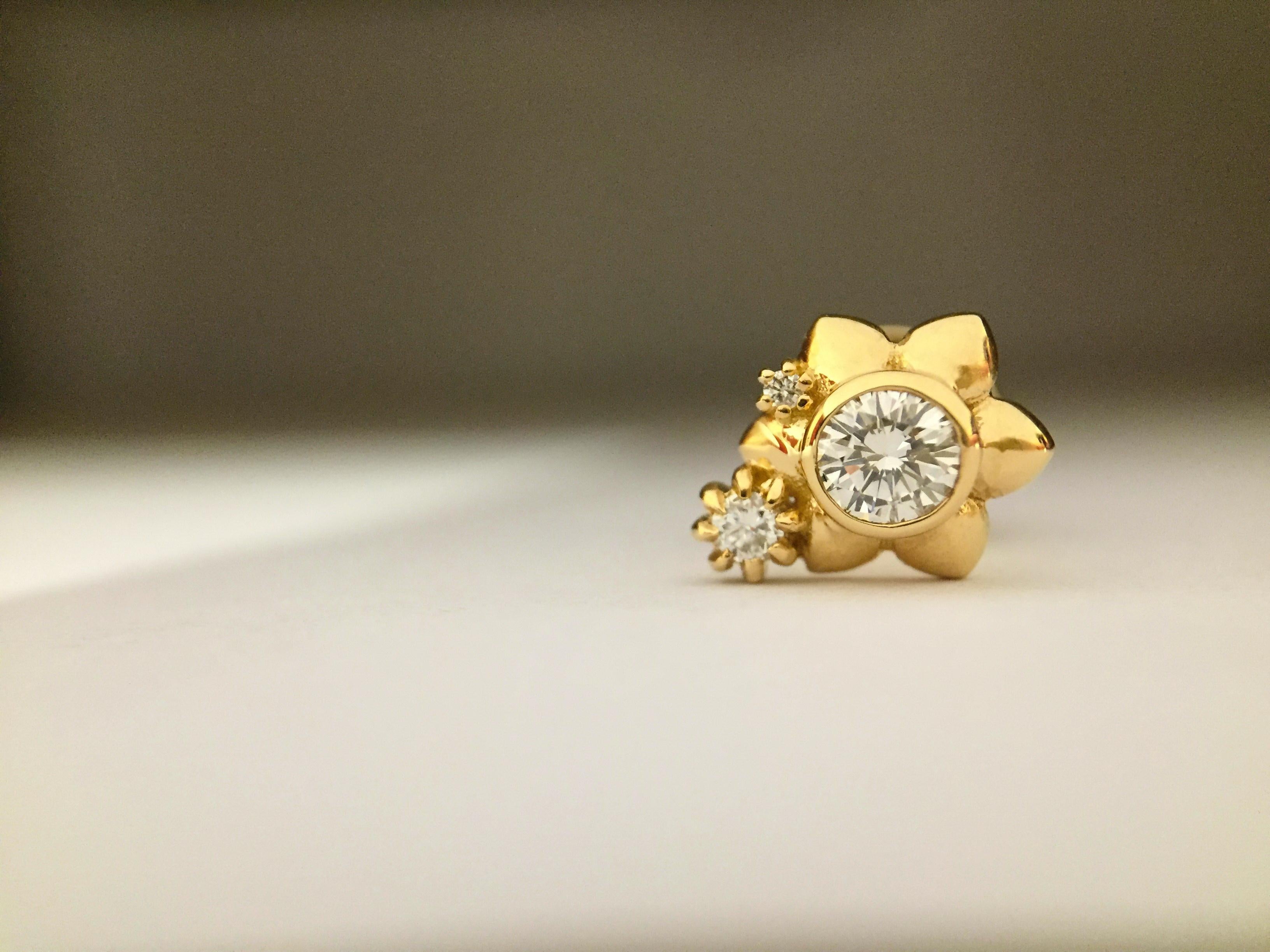 Contemporary Luca Jouel Orientālī Diamond Flower Stud Earring in Yellow Gold