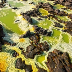 Afar III par Luca Marziale, photographie d
art abstraite, vert, nature, roches