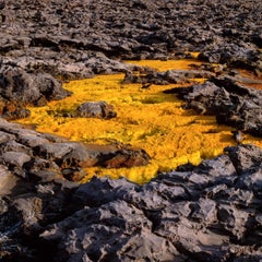 Afar IV par Luca Marziale, photographie d
art abstraite, jaune, roches, nature