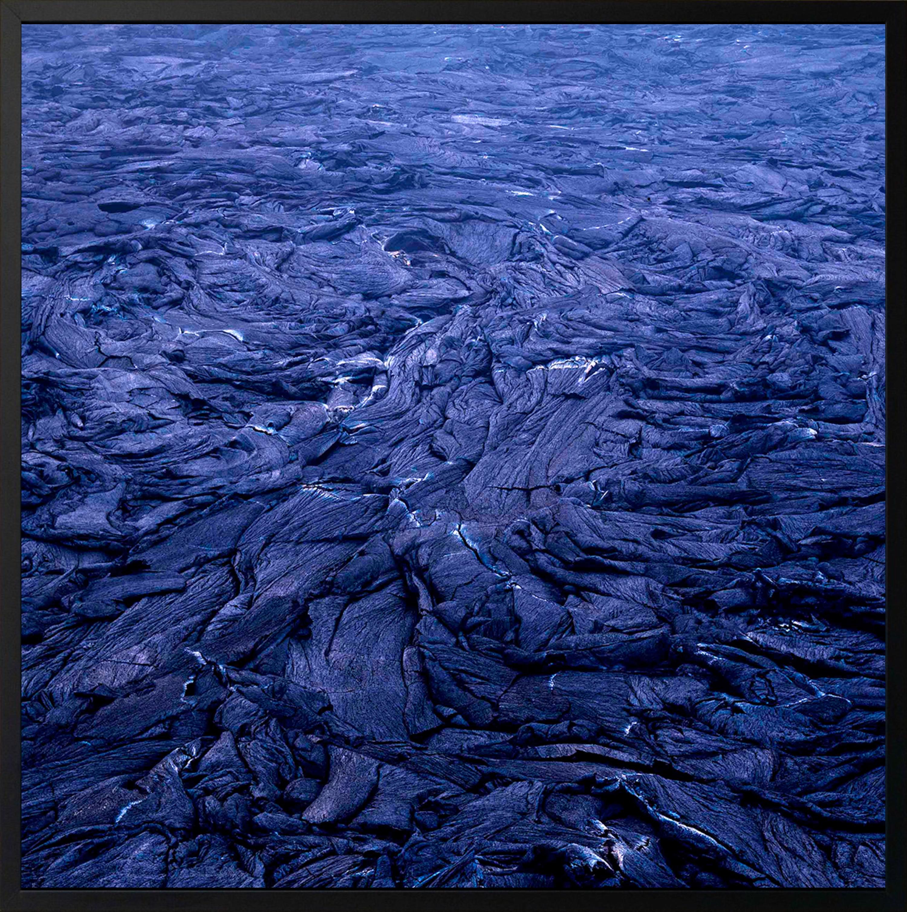 Afar XIV (Äthiopien) von Luca Marziale - Zeitgenössische Fotografie, Nahaufnahme, blau im Angebot 3
