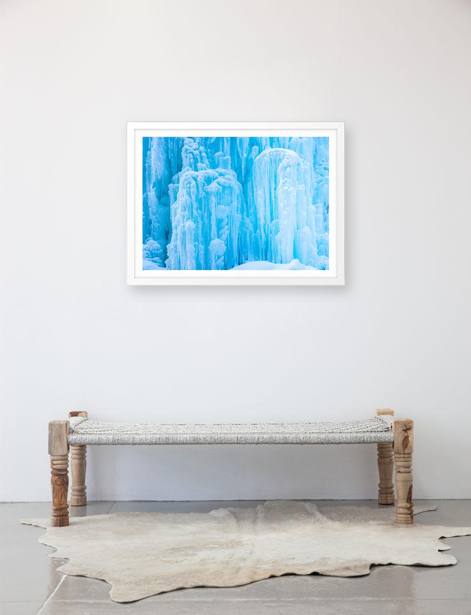 Gefrorener Wasserfall II – Photograph von Luca Marziale