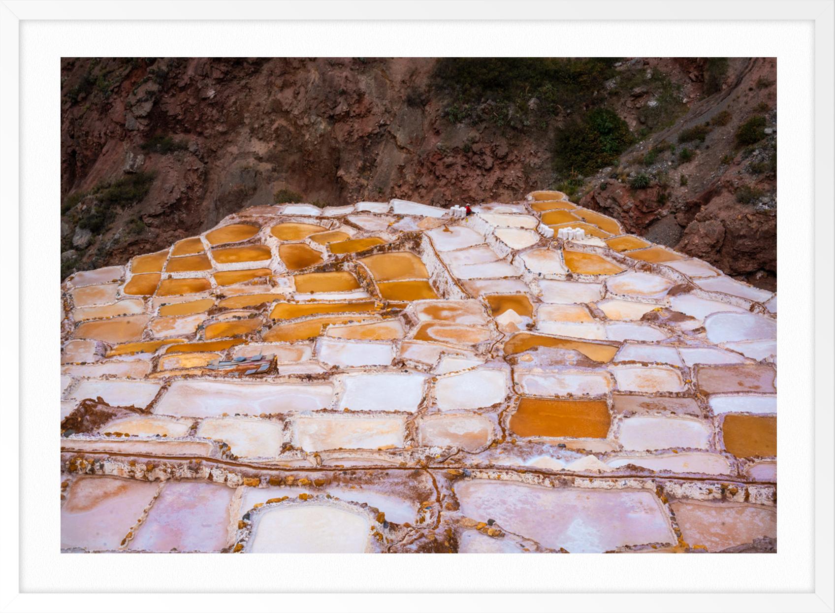 Mina de sal de Maras - Landscape Photograph Beige de Luca Marziale