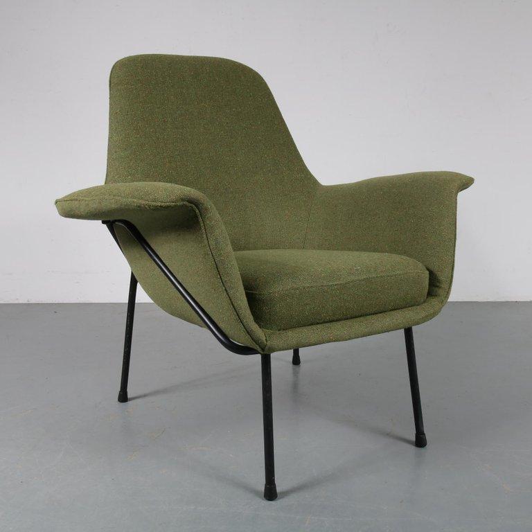 Ein atemberaubender Loungesessel Modell Lucania, entworfen von Giancarlo De Carlo, hergestellt von Arflex in Italien im Jahr 1955.

Der Stuhl ist mit dem hochwertigen grünen Kirby Fleck-Stoff gepolstert, einem schönen Material, das ein angenehm