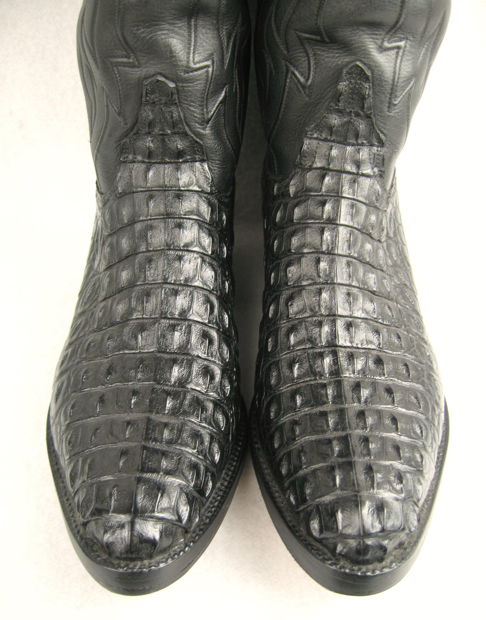  Lucchese Black Horned Back Alligator Cowboy Boots, Men’s Size 10 D, in Excellent Pre-Owned Condition. Soft and supple handmade boots.   Please be sure to check our storefront for more fashion as we have both Vintage and Contemporary fashions. ready