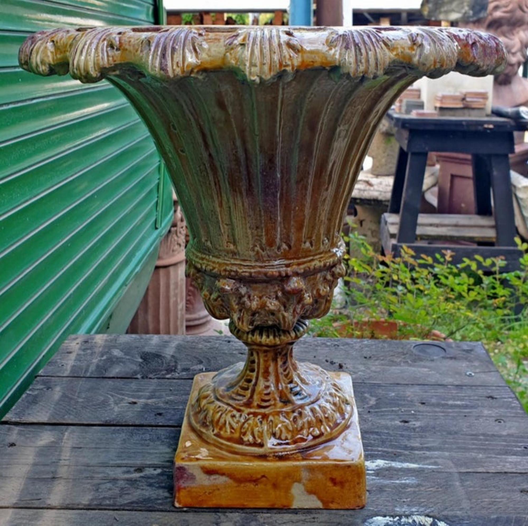 XIXe siècle Vase Lucchese Fin du 19ème siècle en terre cuite majolisée en vente