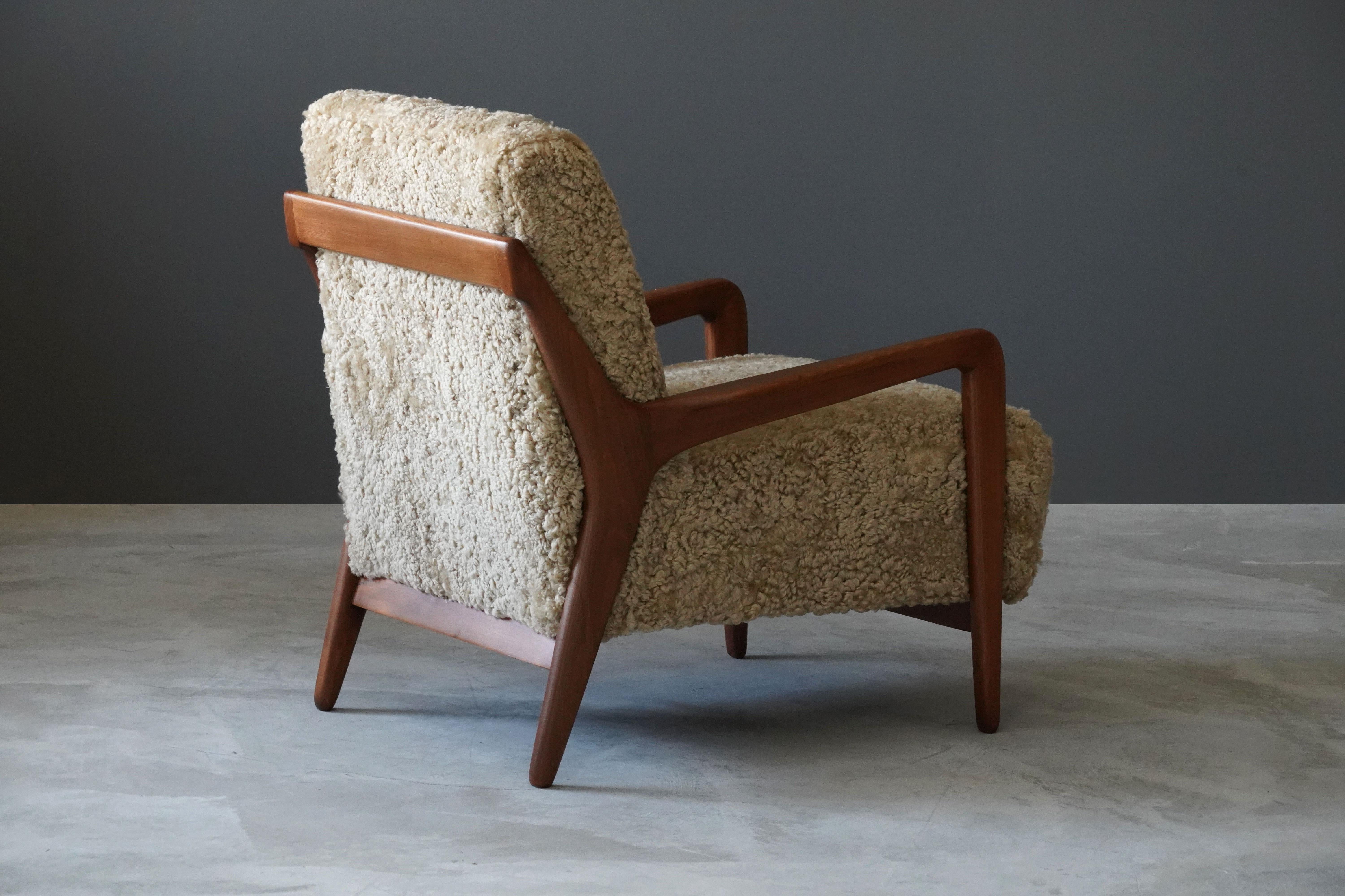 Mid-Century Modern Lucchini & Lissone, Lounge Chair, Stained Beech, Beige Sheepskin, Italy, 1950s
