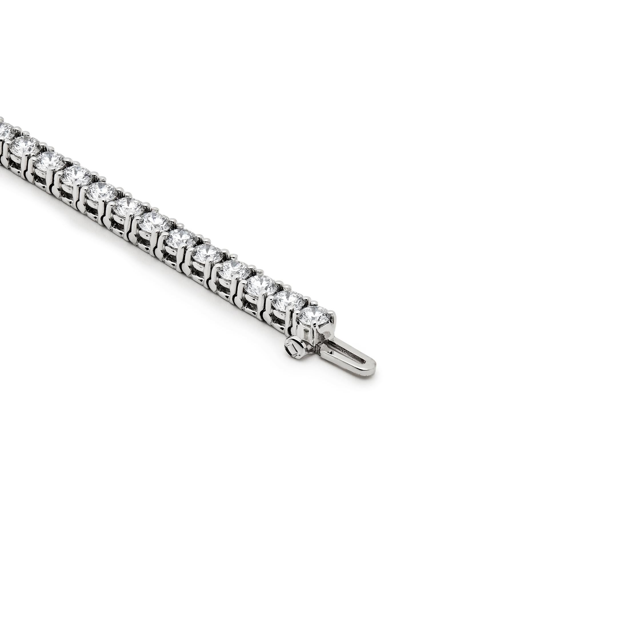 Taglio rotondo Luce 10 Carat Round Diamond Tennis Bracelet in vendita