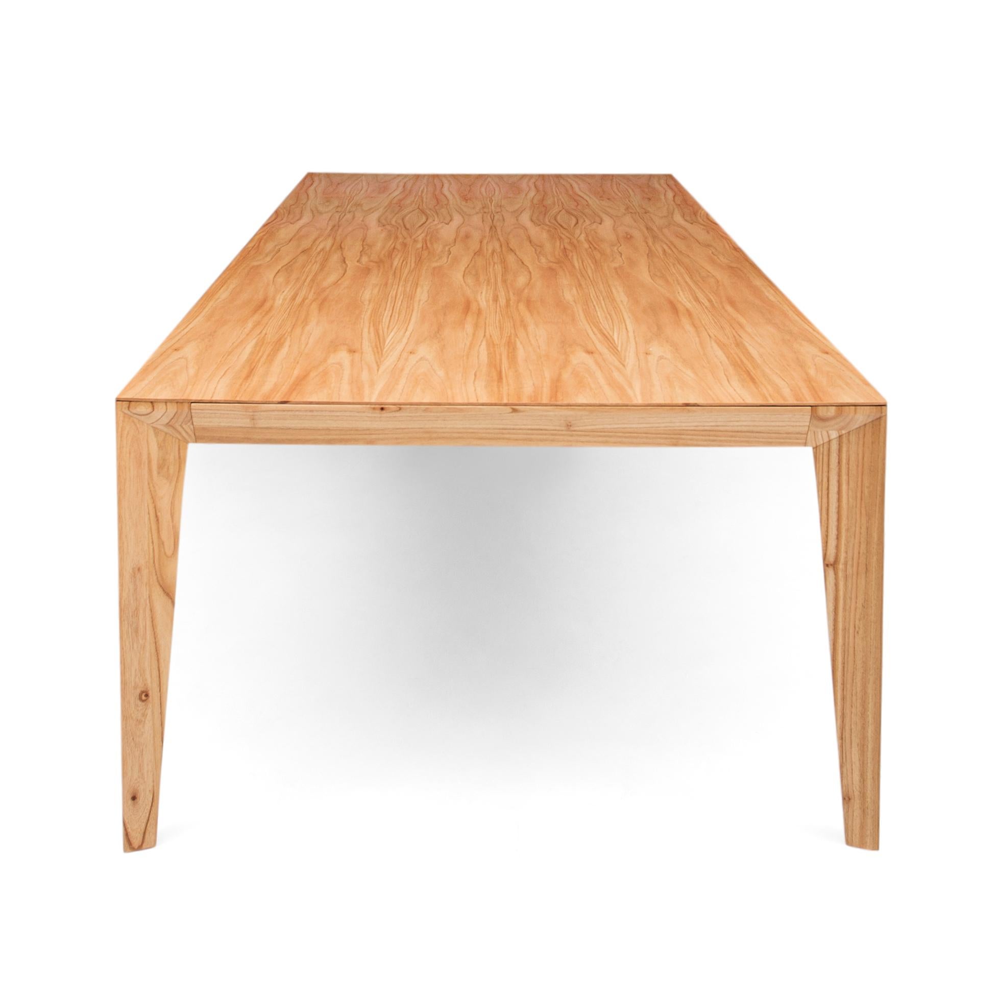 The Luce fining table brings together simplicity, elegance and beauty. Using beautiful Chinaberry wood, along with subtle design features such as stunning angular legs, the Luce 95