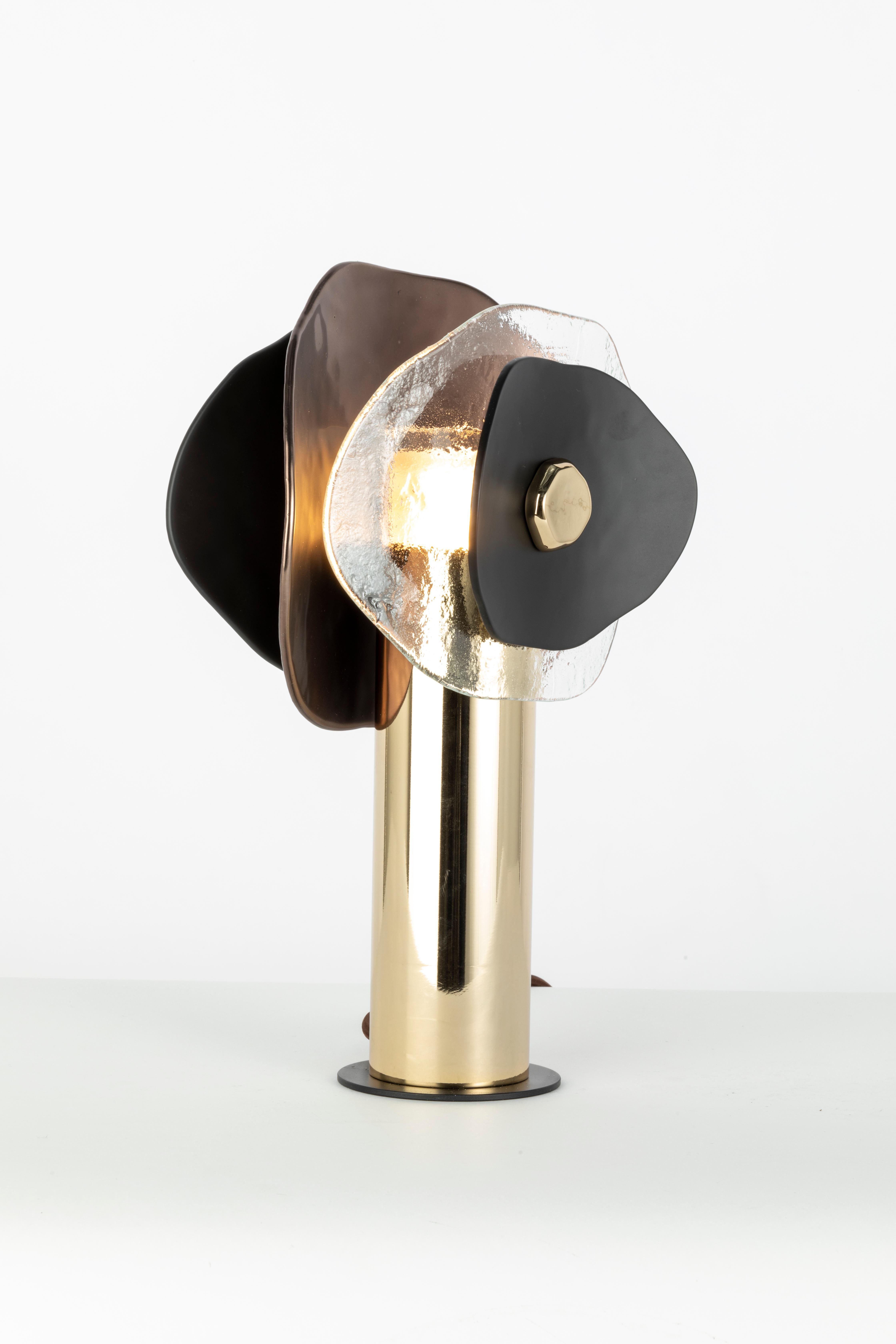 Moderno Luce da tavolo moderna a fiore con petali in vetro trasparente, bronzo e nero in vendita