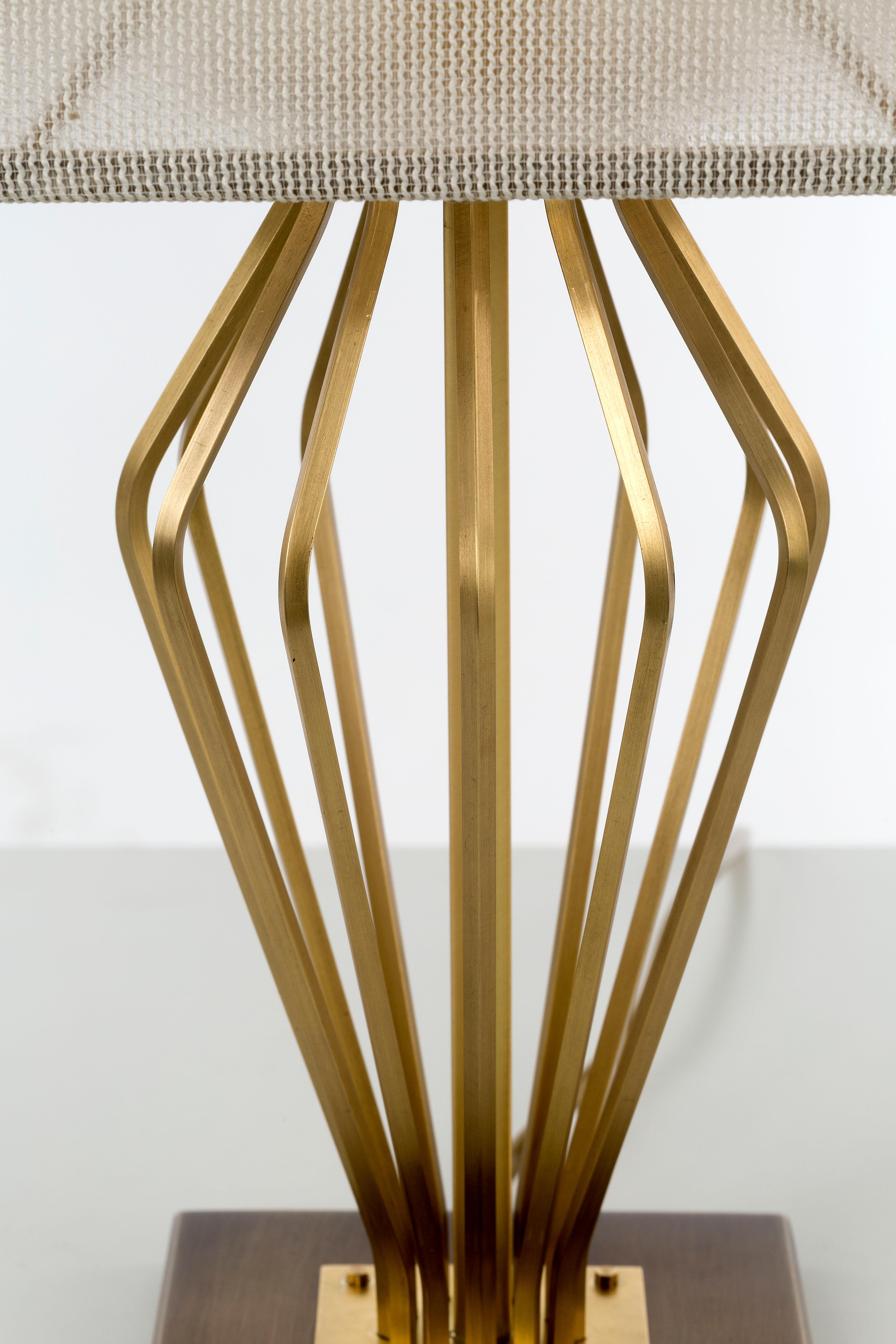 Italian Lampe de table moderne en laiton en vente