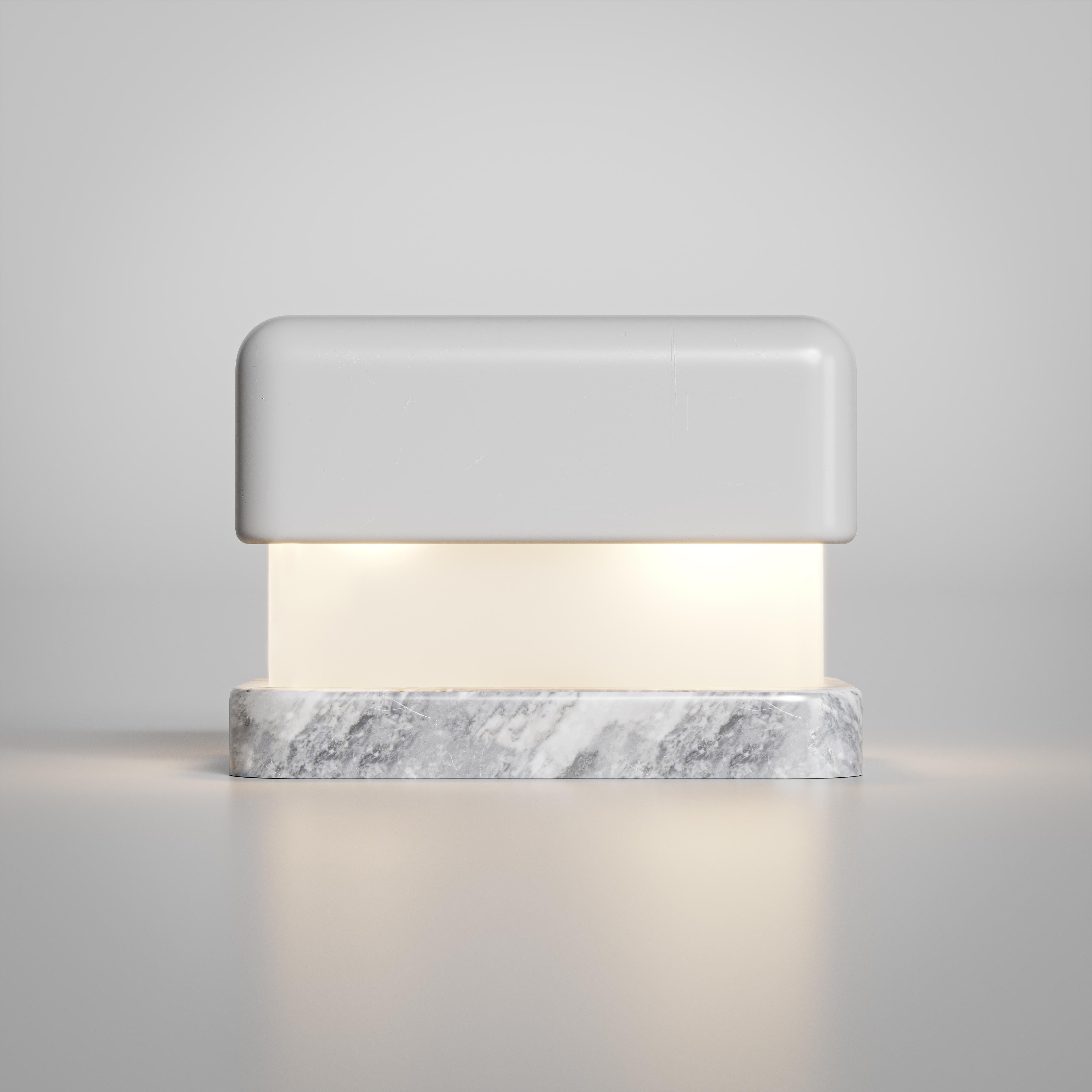 Moderne Tischleuchte klein, Marmorsockel und pastellfarbener Baldachin GREY (Italian) im Angebot