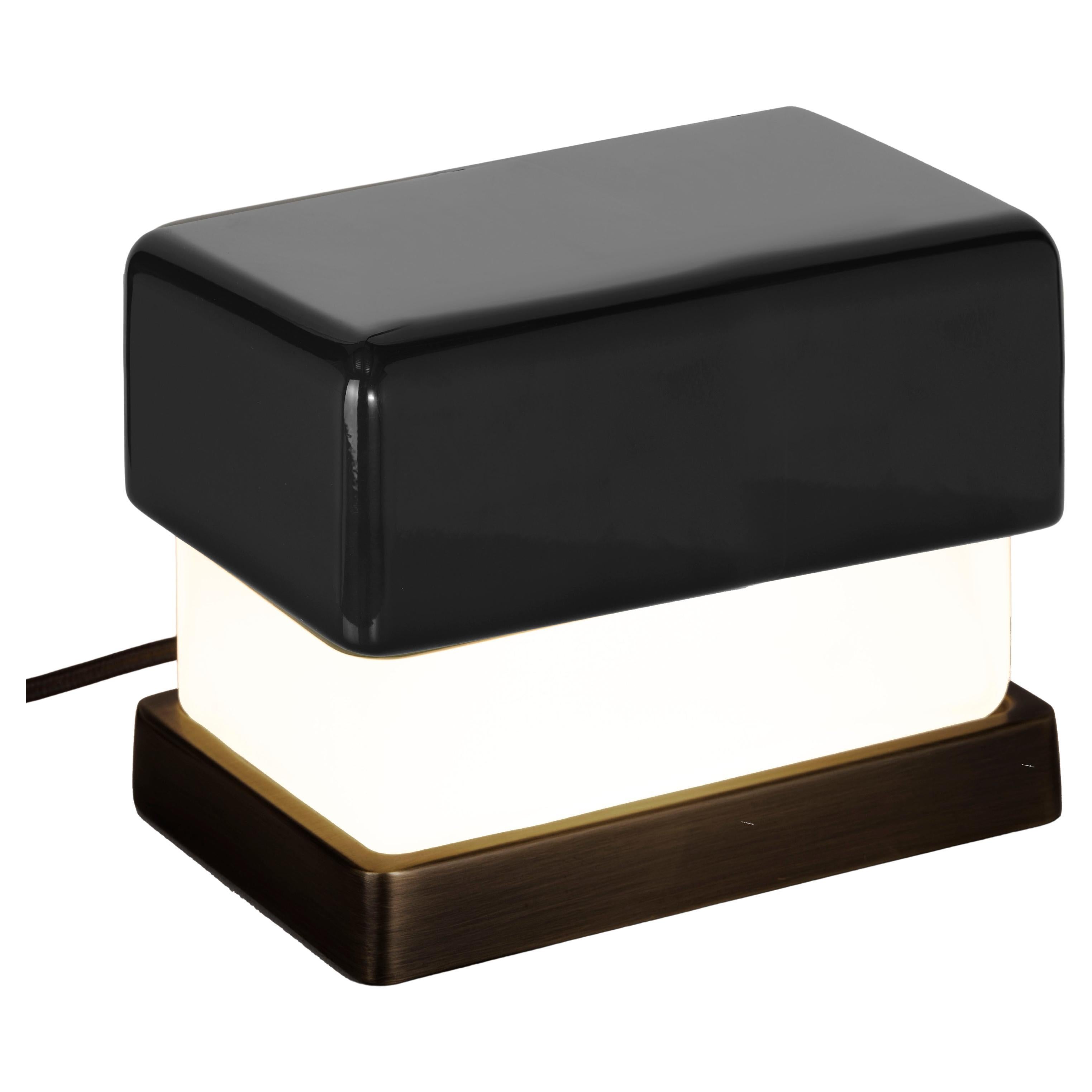 Luce da tavolo moderna piccola, base ottone e calotta pastello NERO