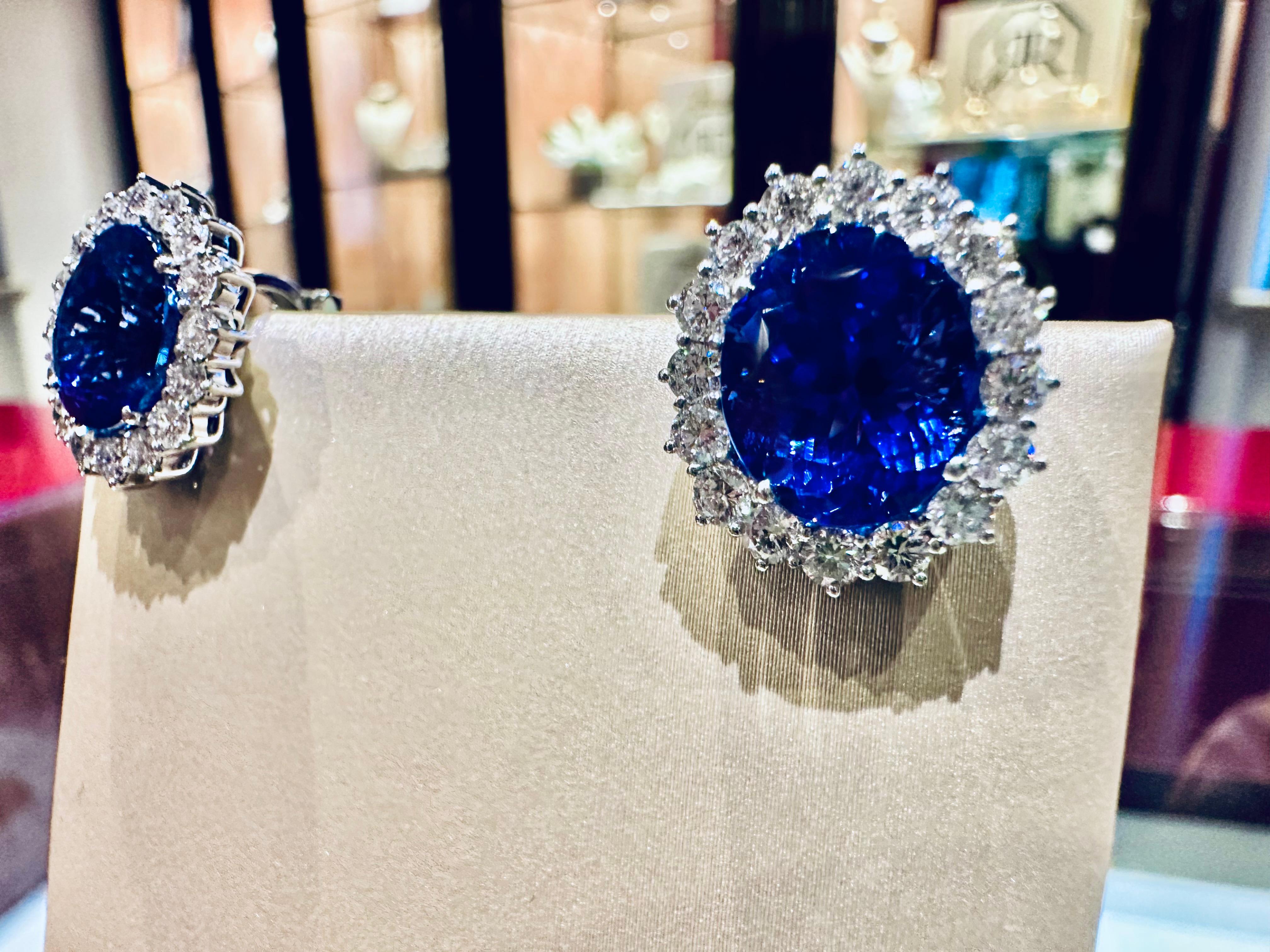 Luce d’Eternità: Orecchini Oro 18kt/750 con Diamanti ct 1.78 e Tanzaniti 11.54ct In New Condition For Sale In Guidizzolo, IT