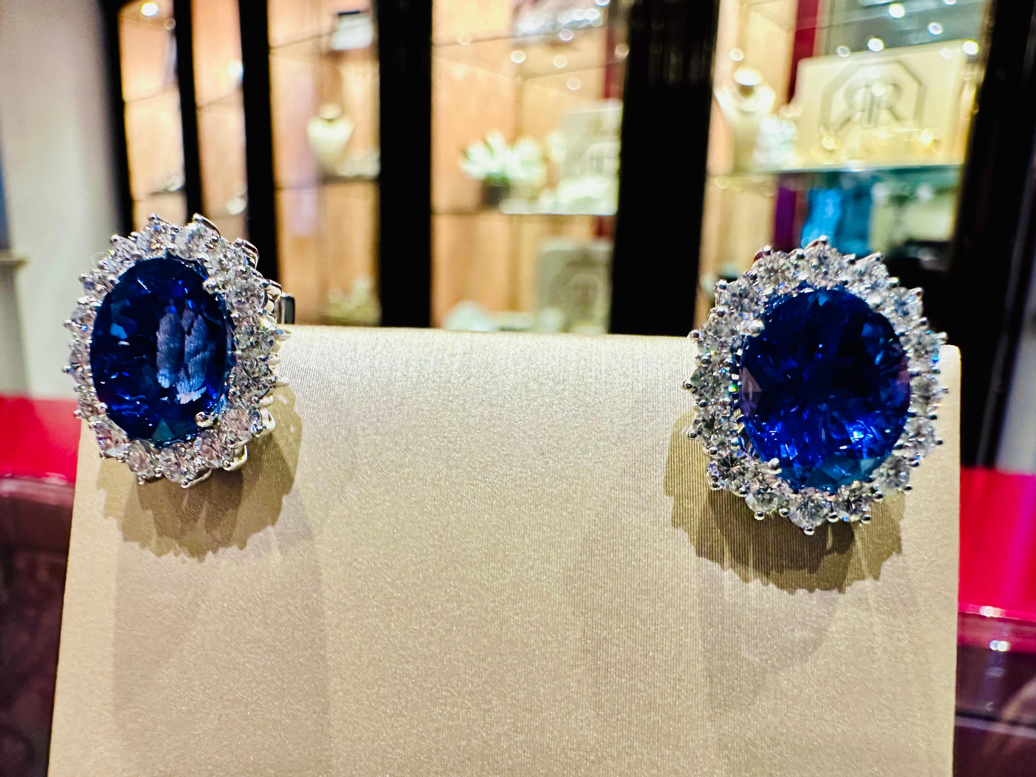 Luce d’Eternità: Orecchini Oro 18kt/750 con Diamanti ct 1.78 e Tanzaniti 11.54ct For Sale 2