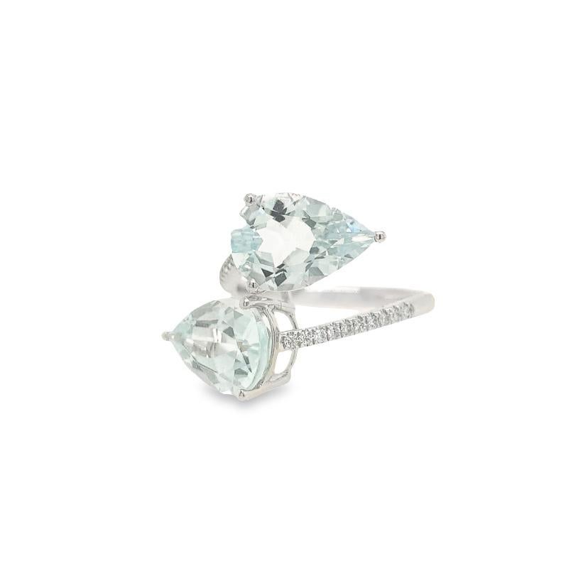 Contemporary Lucea New York Aquamarine and Diamond Ring For Sale