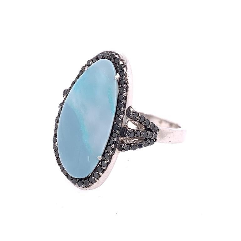 Taille mixte Lucea New York Bague en opale australienne avec diamants noirs accentués en vente