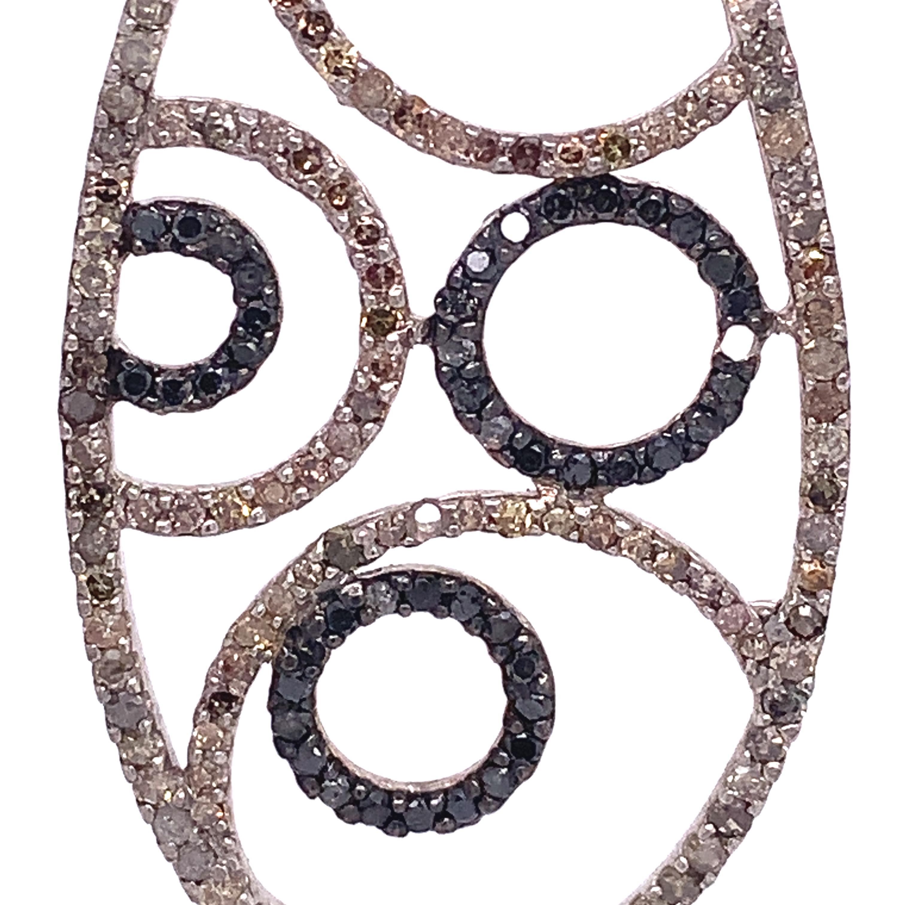 Collezione Vita a colori

Ciondolo con diamante nero e marrone giallastro incastonato in A. Silver.

Diamante: 2,71ct di peso totale.