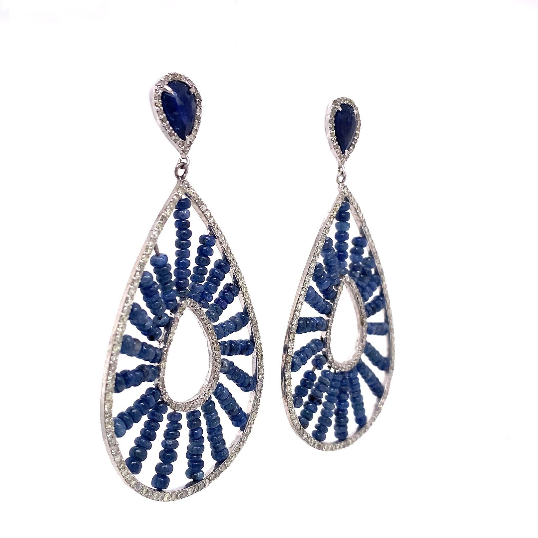 Life in color Collection

Several beads of Blue Sapphire swirl motifs in a pear shape diamonds frame set in Sterling Silver.

Blue Sapphire: 30.25ct total weight.
Diamond: 3.39ct total weight.