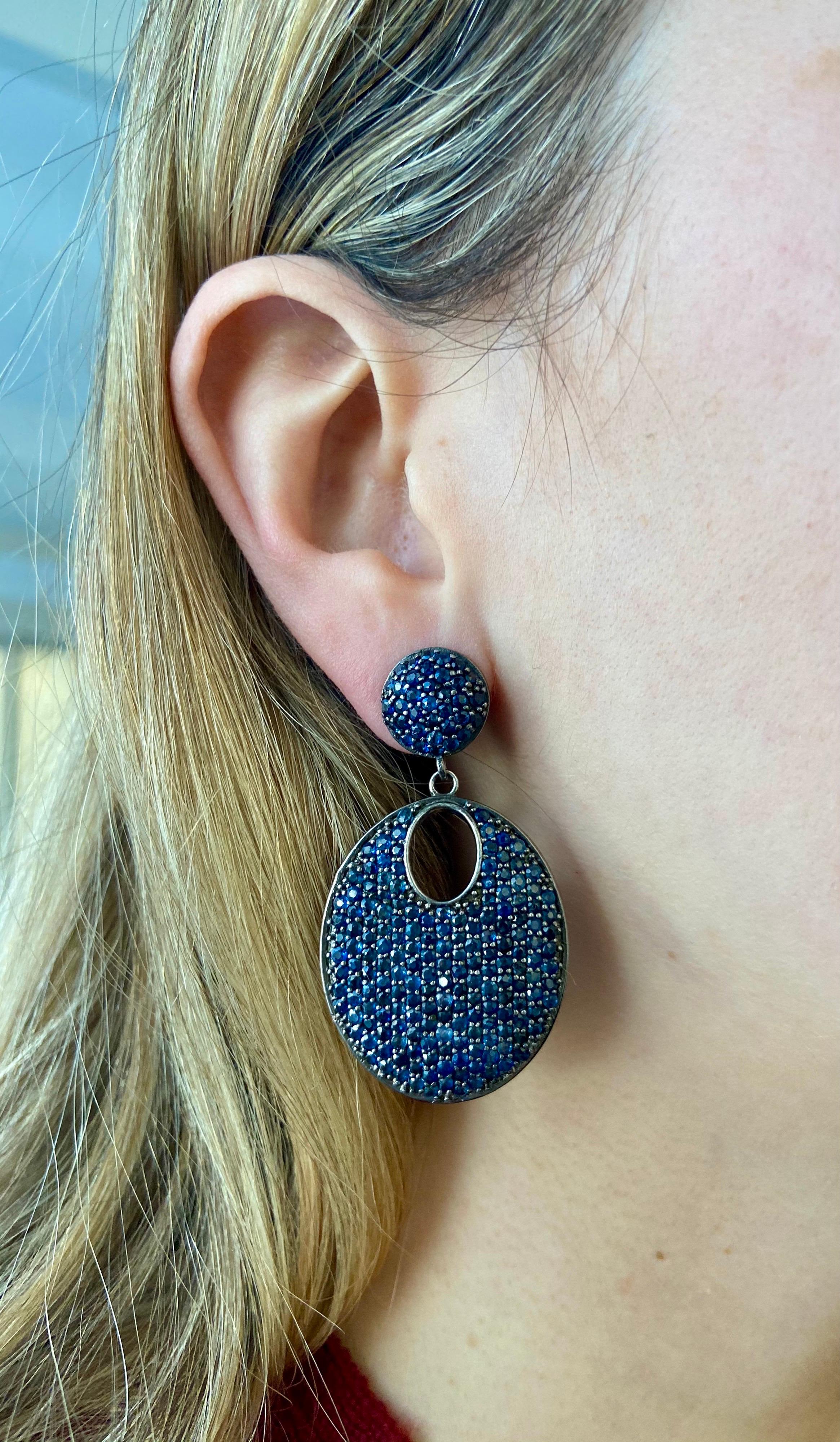 Lucea New York Blaue Saphir-Tropfen-Ohrringe für Damen oder Herren im Angebot