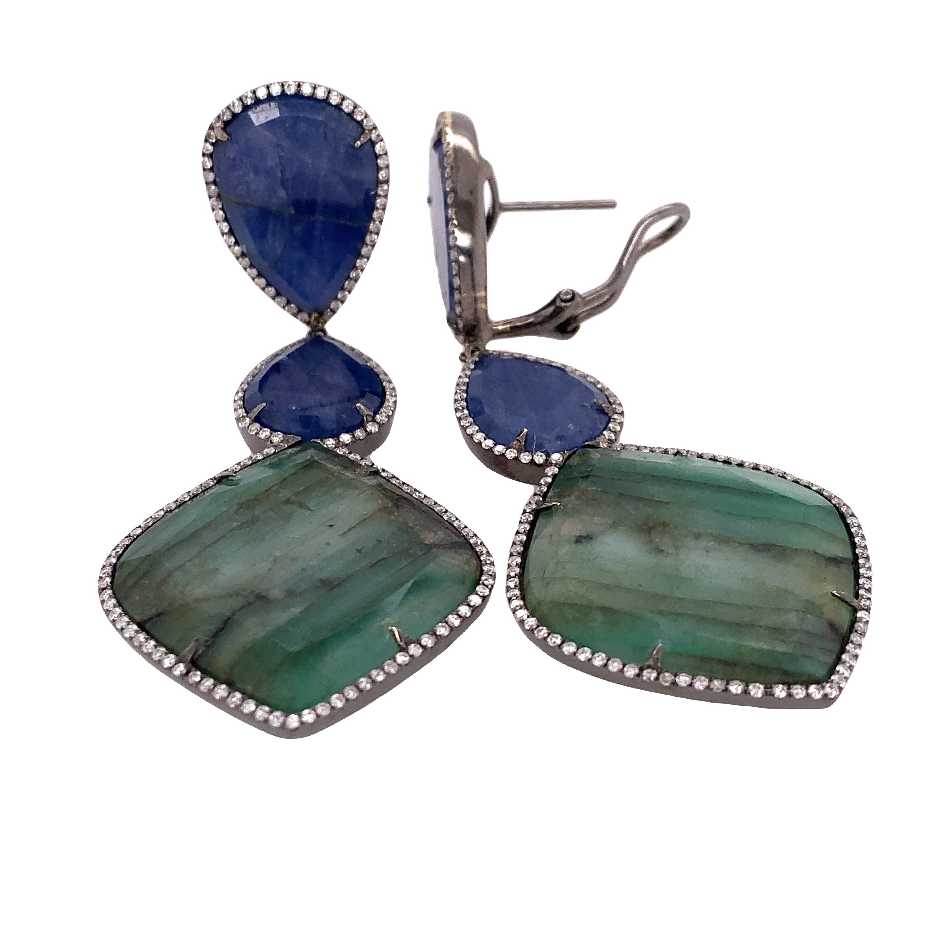Lucea New York Blauer Saphir, Smaragd und Diamant-Ohrringe (Zeitgenössisch) im Angebot