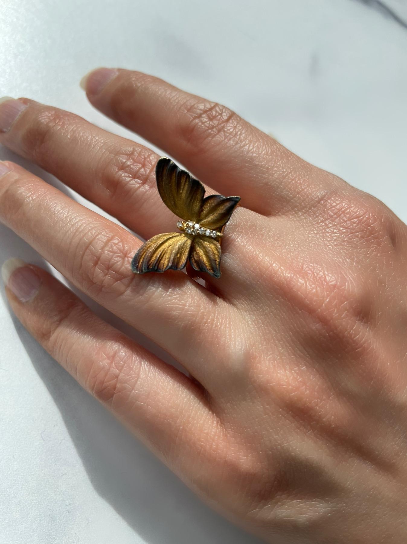 Round Cut Lucea New York Butterfly Gold & Diamond Ring For Sale