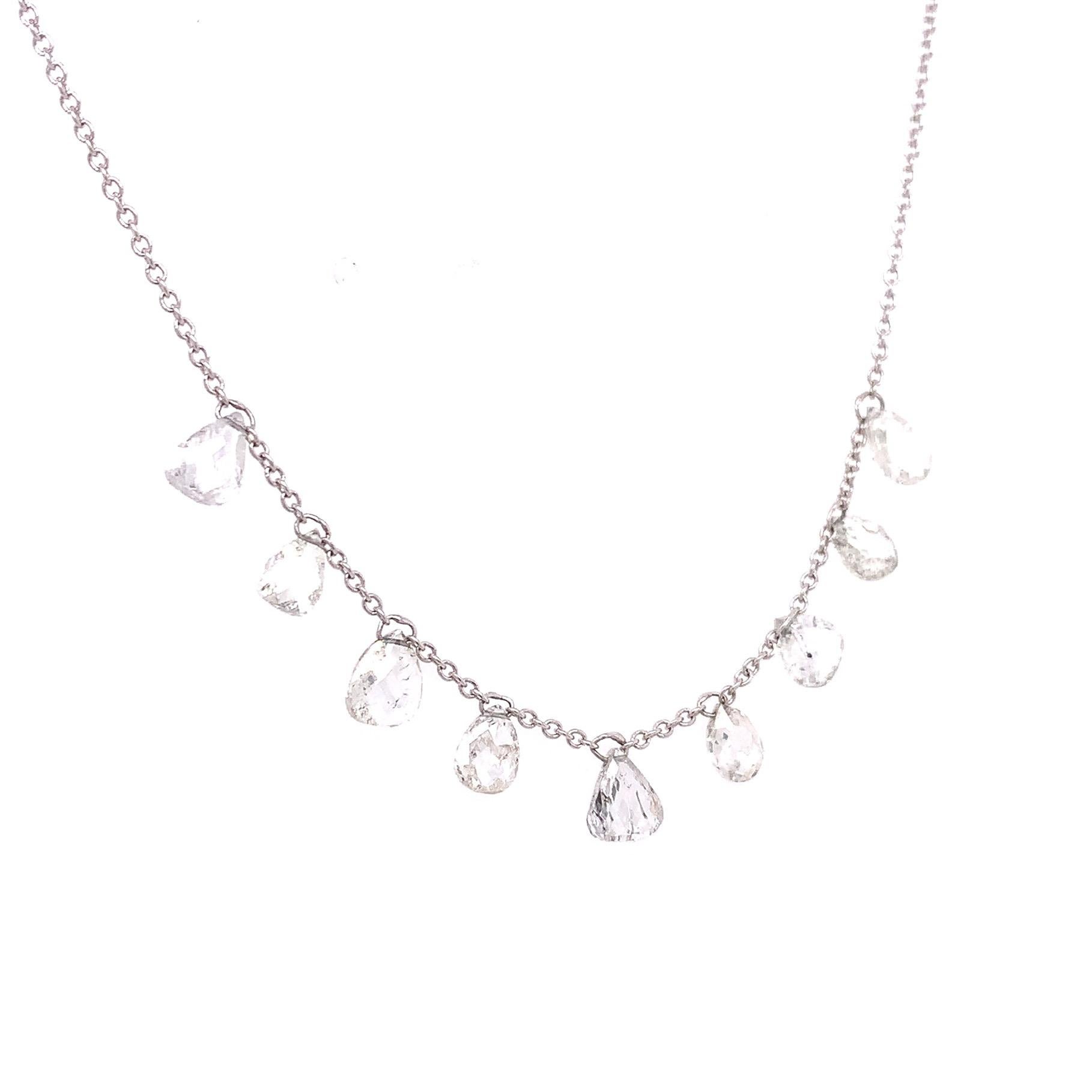 Collection de diamants pendants,

L'audacieuse chaîne en or blanc 18 carats frangée de 2,33 carats de diamants brillants ajoute un léger éclat à tout ensemble 

