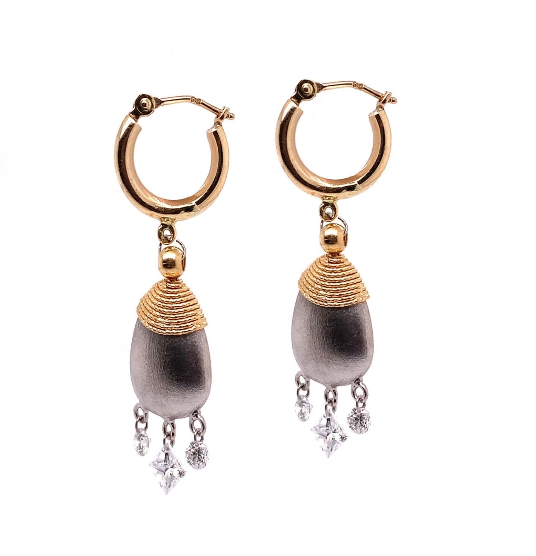 Contemporary Lucea New York Gold & Diamonds Earring For Sale