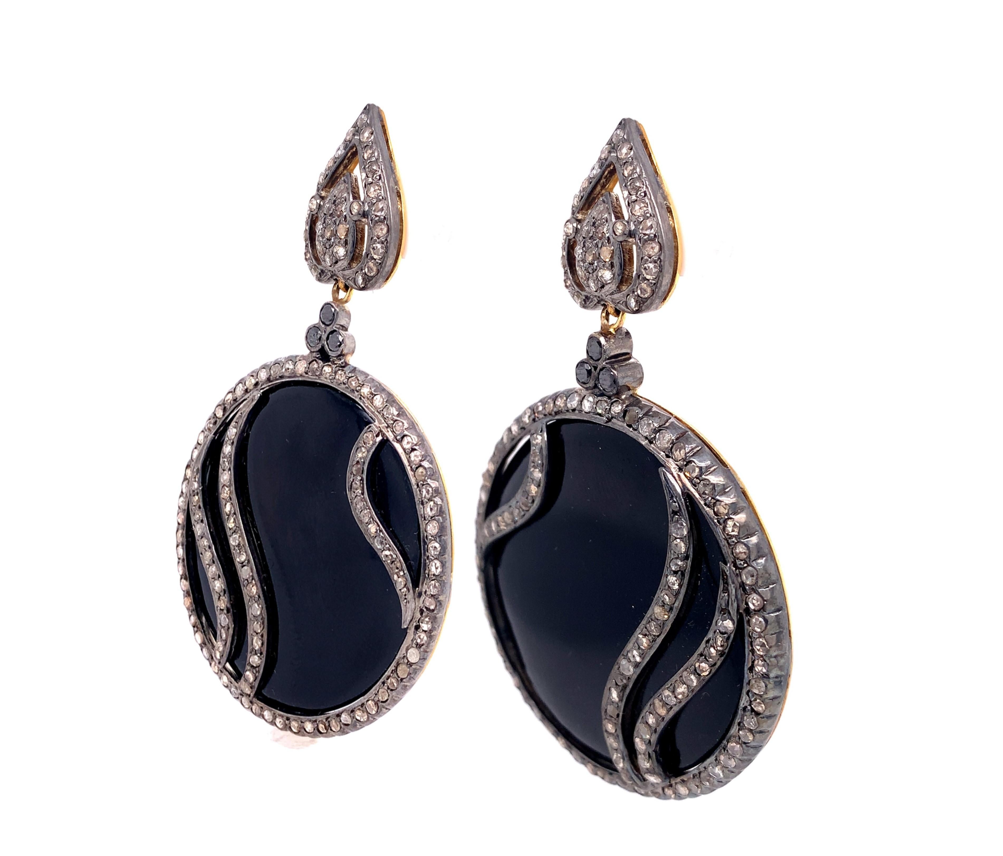 Life in color Collection

Perfect combination in these black Onyx and icy Diamond circle shaped earrings with wave motif set in Sterling silver and 14K gold.

Diamond: 4.19ct total weight.
Black Onyx: 62.82ct total weight.
