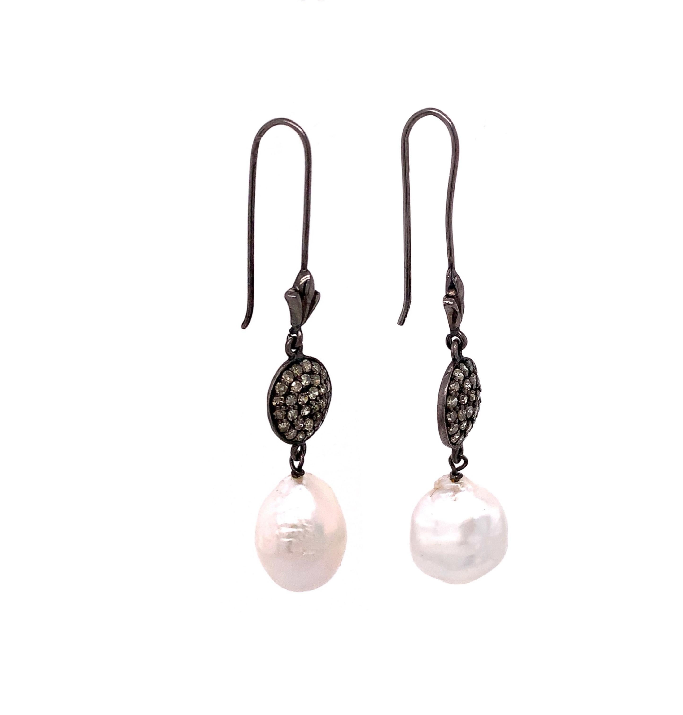 Life in color Collection

Natural Pearl with icy Diamonds Dangle earrings set in blackened Sterling Silver.

