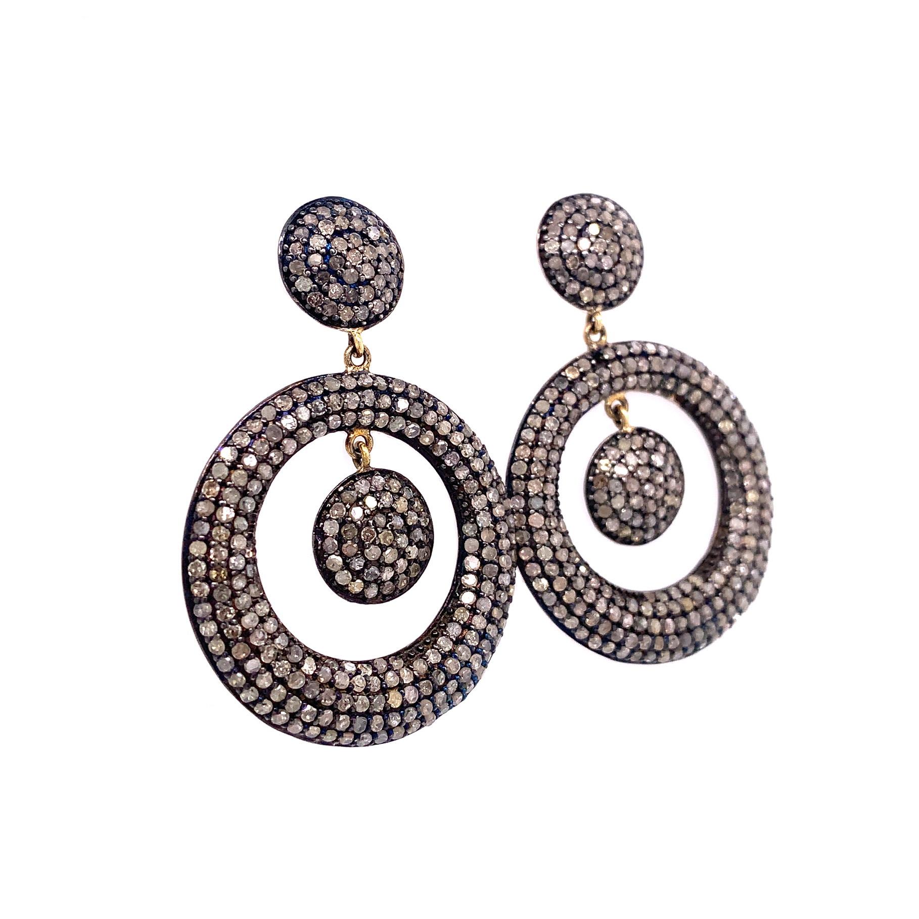 Contemporain Lucea New York, boucles d'oreilles en goutte en forme de cercle en diamants glacés en vente