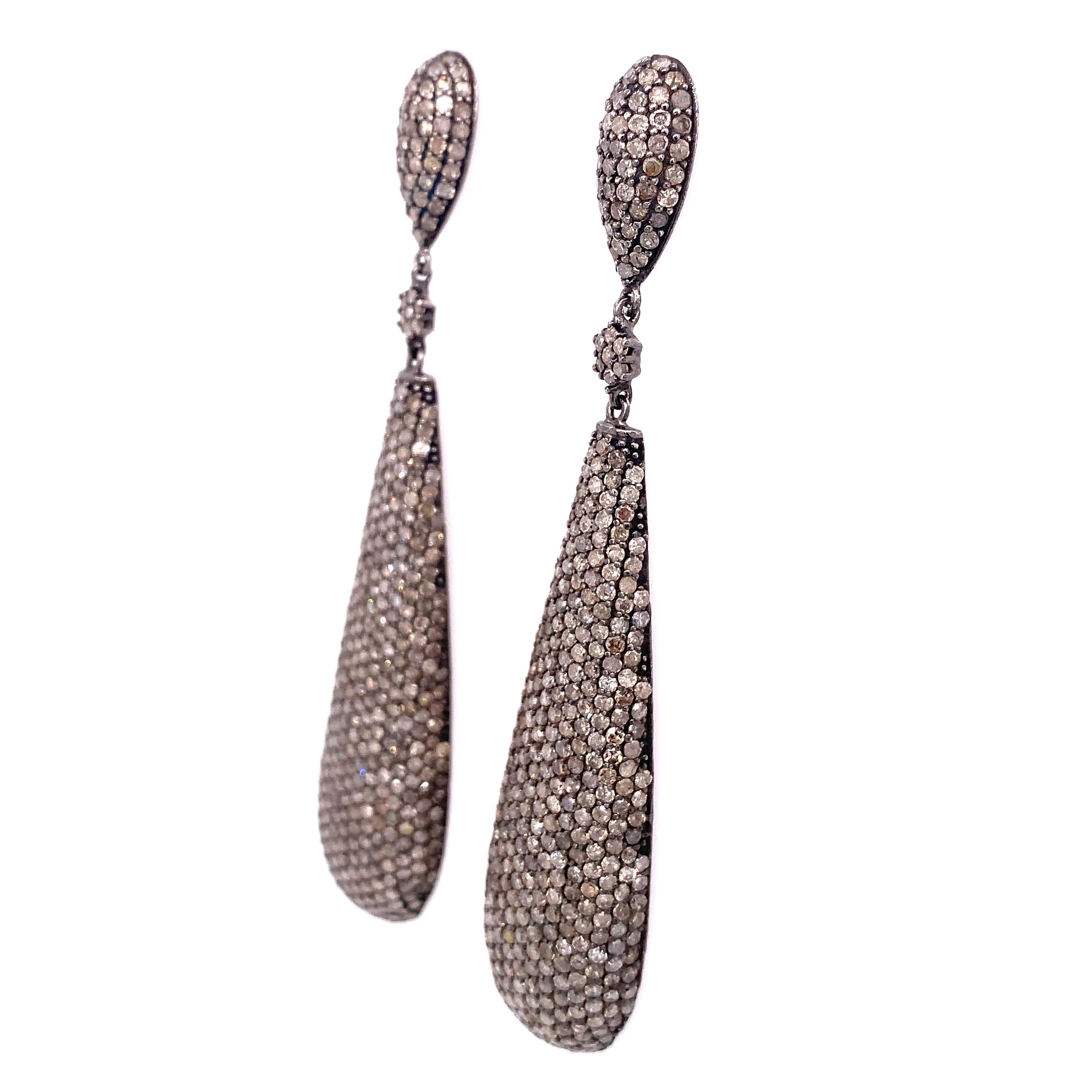 Life in color Collection

Icy brownish Diamond pave pebble elongated earrings set in sterling silver.

Diamond: 11.91ct total weight.
