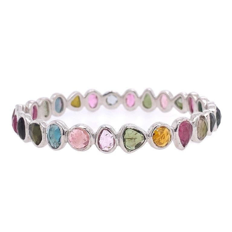 Leben in Farbe Kollektion 

Ein lustiger Mix aus Farbe und Form in diesem Turmalin-Armreif mit Rosenschliff. Fassung aus Sterlingsilber. Bangle misst etwa 2,25 Zoll auf der Innenseite.

