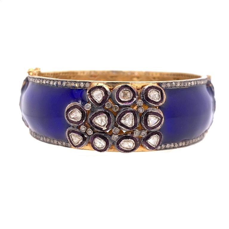 Collection Rustique 

Bracelet manchette audacieux en émail bleu vif avec polki et diamants rustiques sertis en argent sterling et plaqué or 14K. 

Diamants : 5.62ct poids total. 
