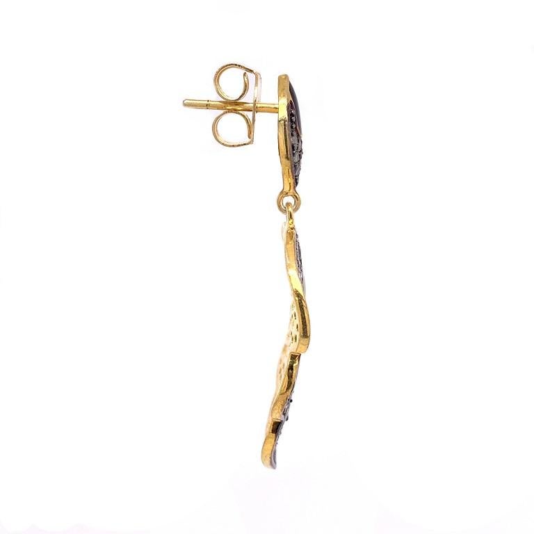 Taglio rotondo Lucea New York Orecchini a goccia rustici con diamante e smalto in vendita
