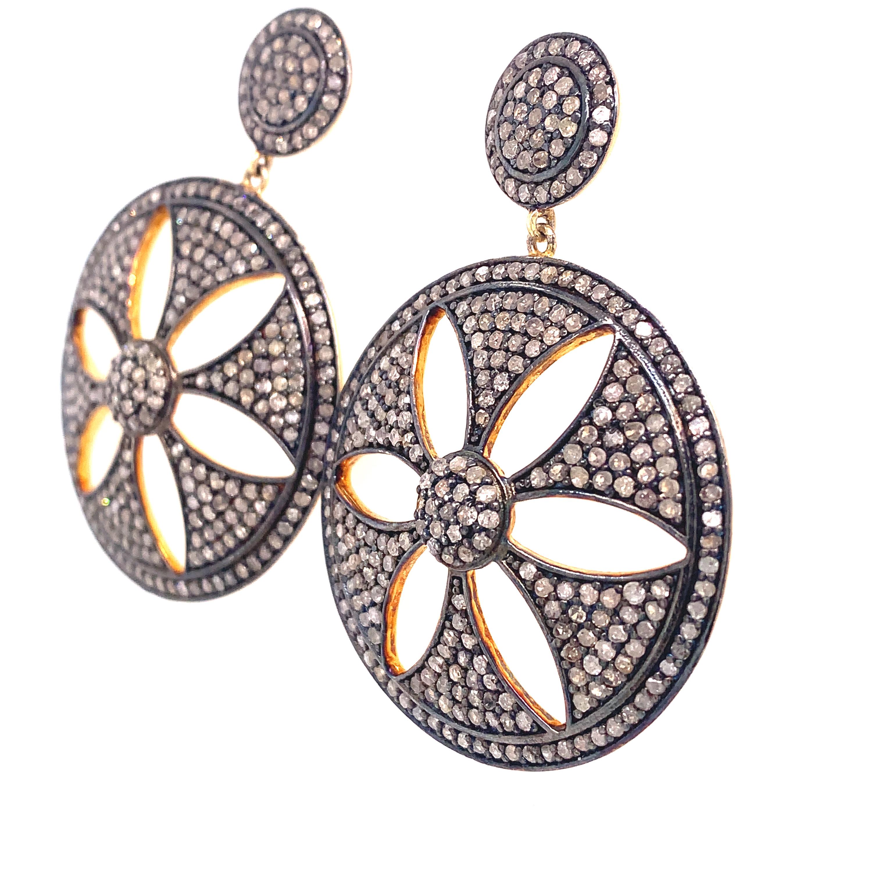 Contemporain Lucea New York, boucles d'oreilles en goutte rustiques en diamants en vente