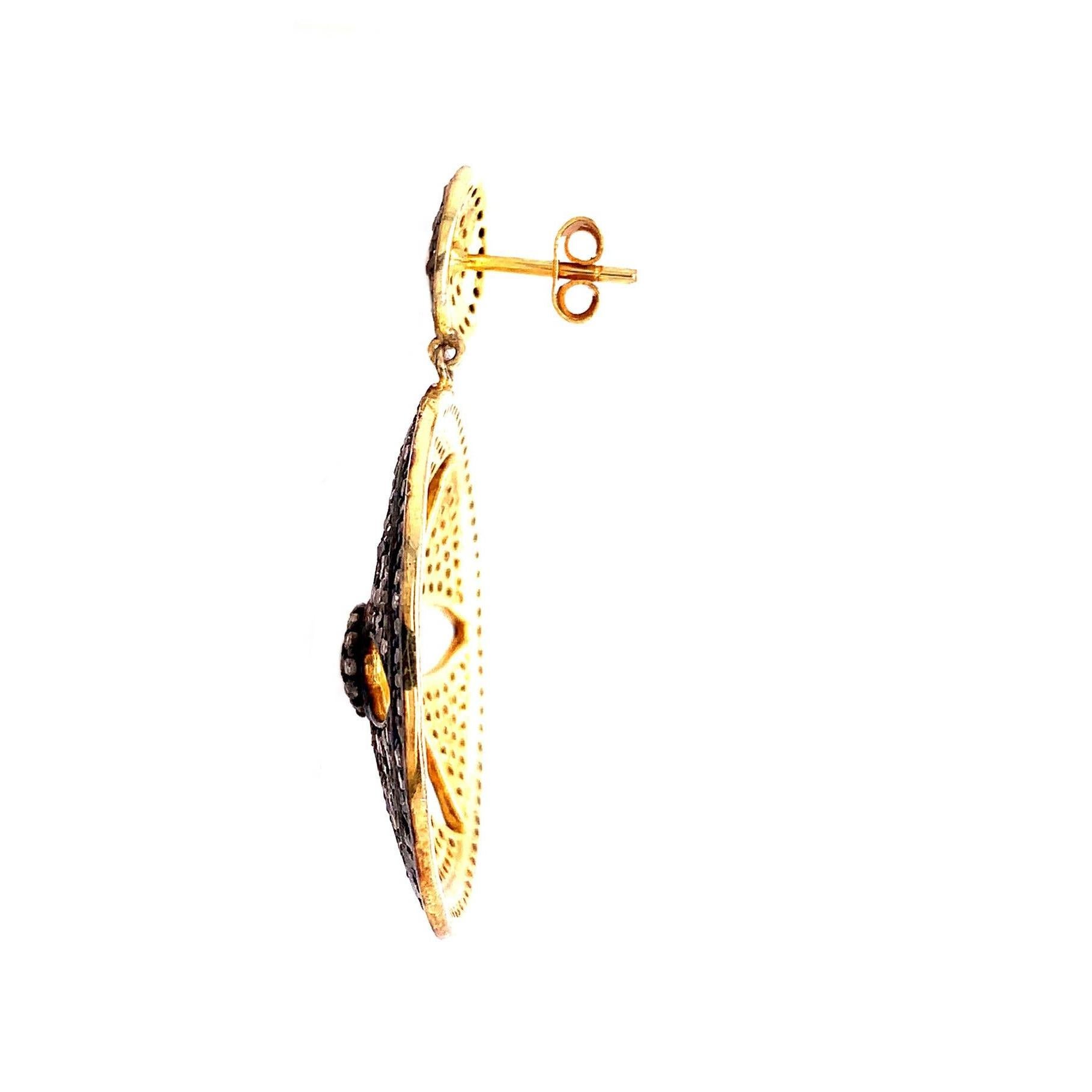 Taille ronde Lucea New York, boucles d'oreilles en goutte rustiques en diamants en vente