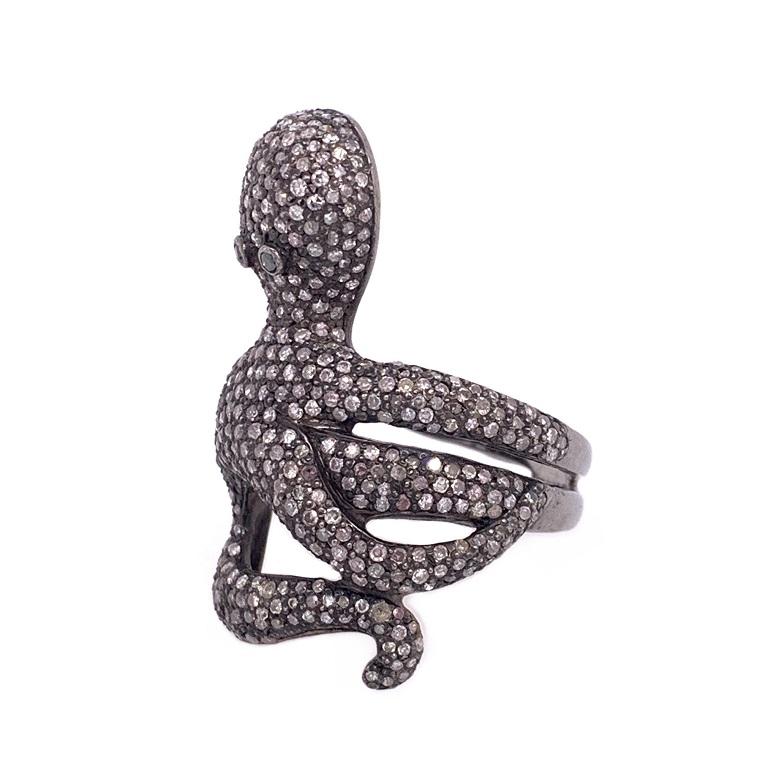 Collezione rustica

Simpatico anello rustico con polipo in argento annerito. Taglia 8.

Diamanti: 1.82ct di peso totale.


