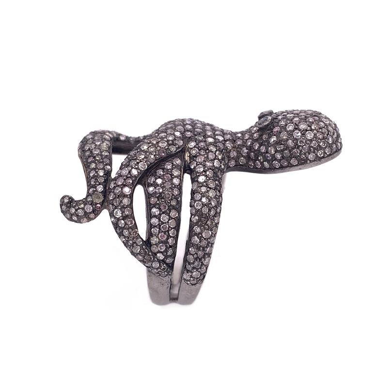 Taglio rotondo Lucea New York Anello polipo con diamante rustico in vendita