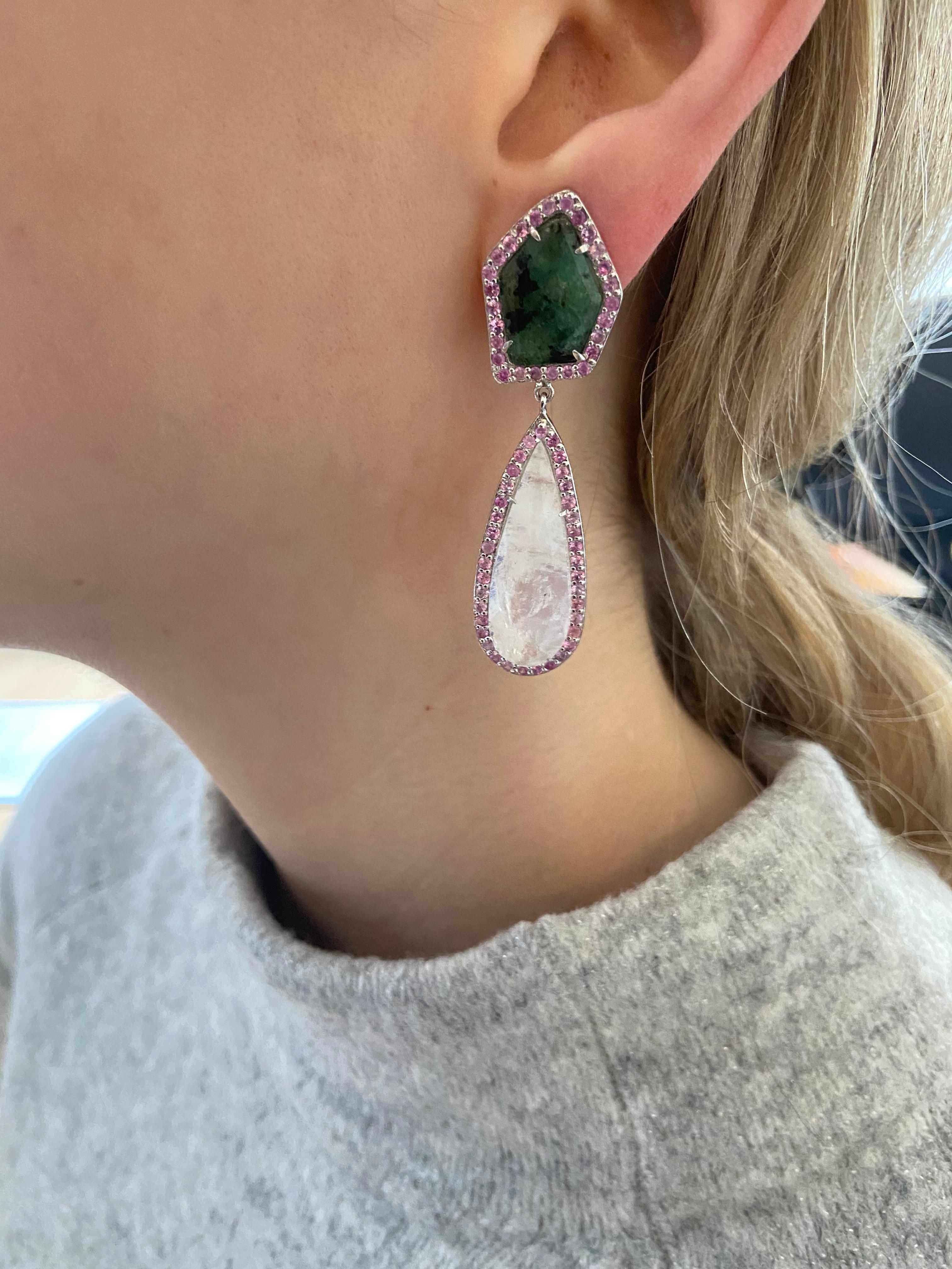 Lucea New York Slice Smaragd- und Mondstein-Ohrringe Damen im Angebot