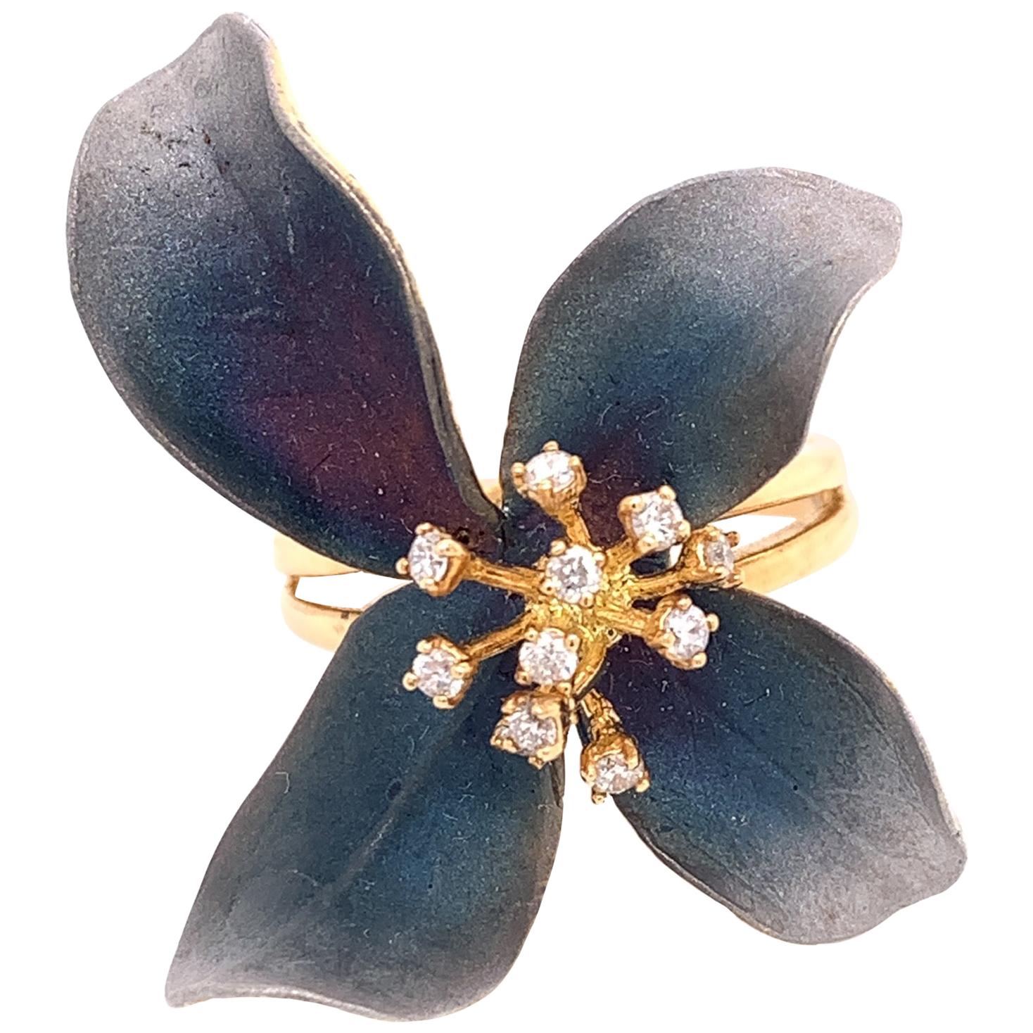 Lucea New York Bague en rhodium gris taillé avec fleur en diamants