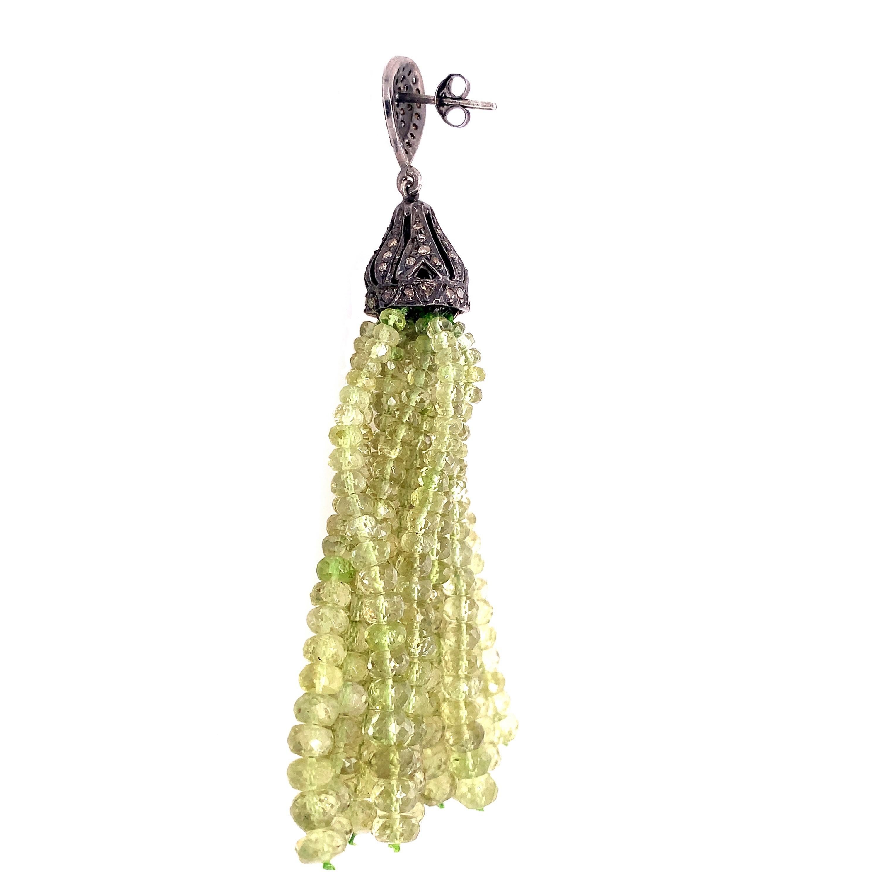 Life in color Collection

Peridot beads featured tassel dangling from a crown cup set with Rustic Diamonds in Sterling Silver.

Peridot: 210.52ct total weight.
Diamond: 1.78ct total weight.