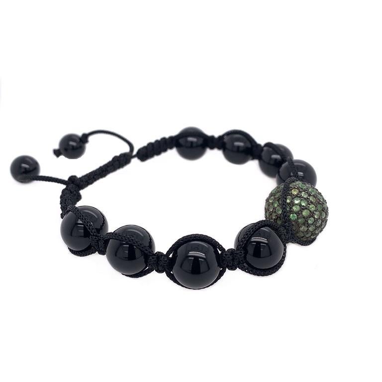 Circle of Life Collection 

Adjustable pave Tsavorite Garnet and black Onyx macramé bracelet. 
Tsavorite: 3.79ct total weight.
Black Onyx: 7.12ct total weight.
  