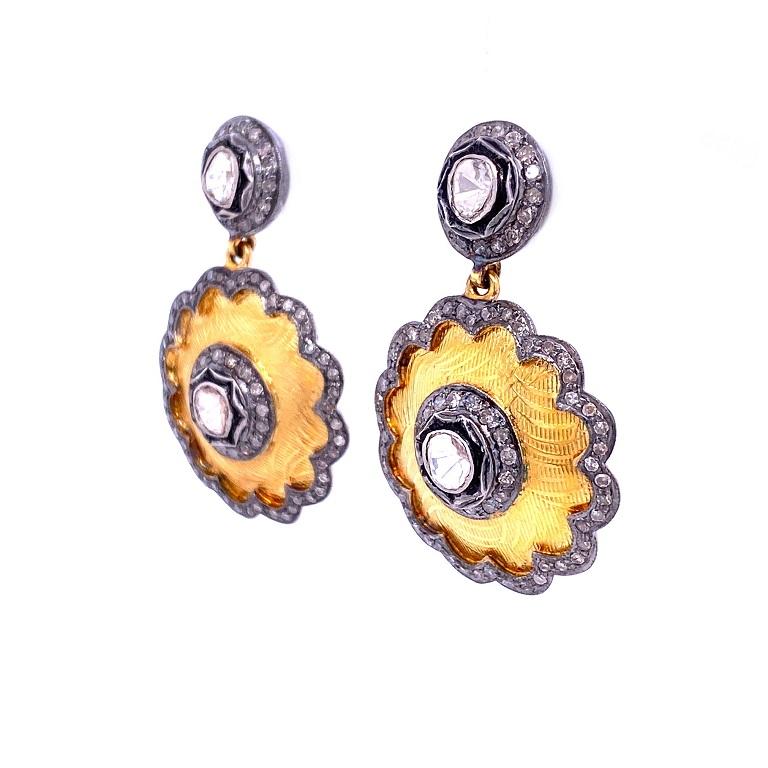 Rustic Collection 

Cute two tone rustic Diamond earrings with scallop edge. Sterling silver with textured 14K gold plating.

Diamonds: 2.13ct total weight.
 