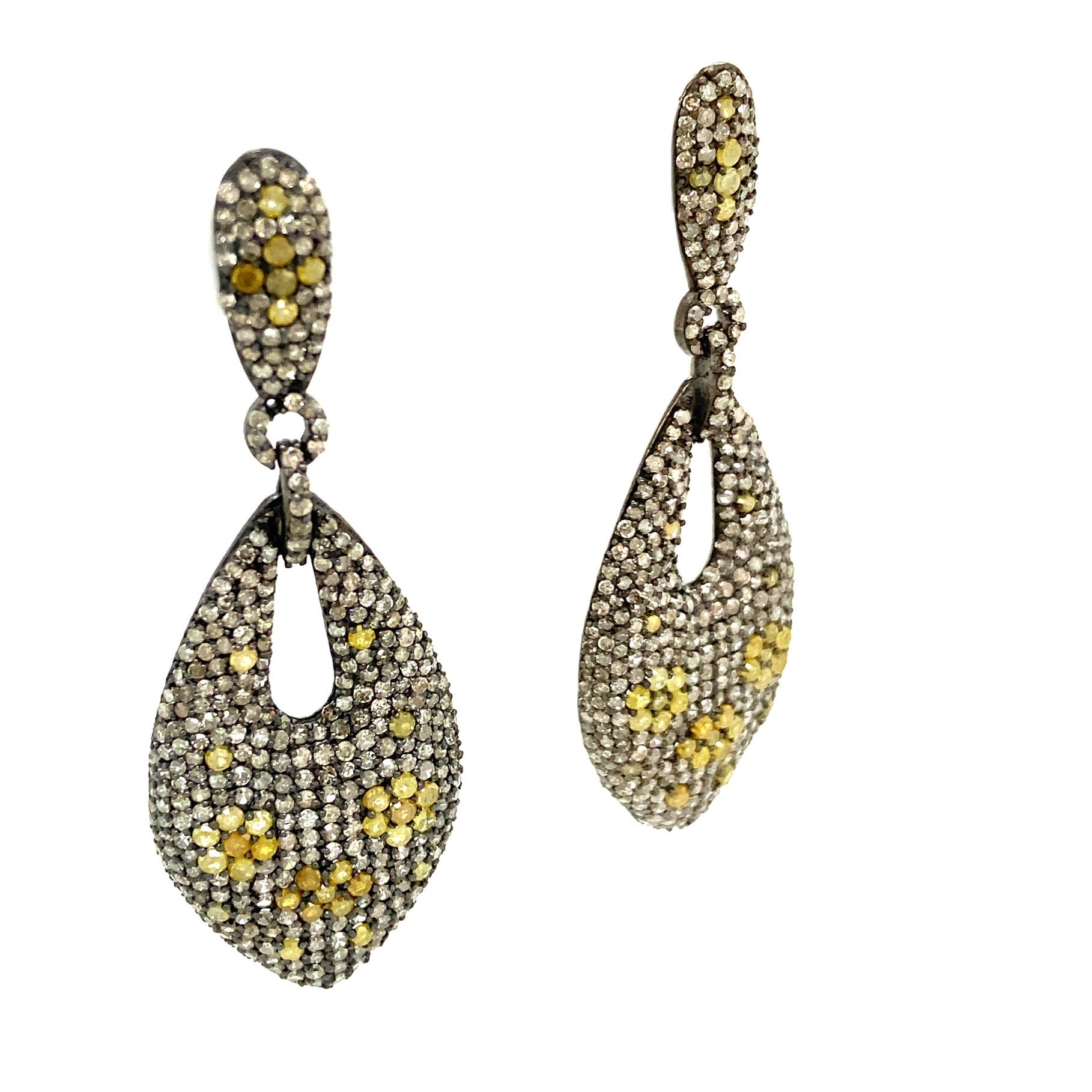 Rustic Collection

Edgy yet feminine drop earrings feature rustic fancy Diamonds, the yellow Diamonds create a flower pattern, set in blackened sterling silver.

Rustic Diamonds: 2.52ct total weight.
