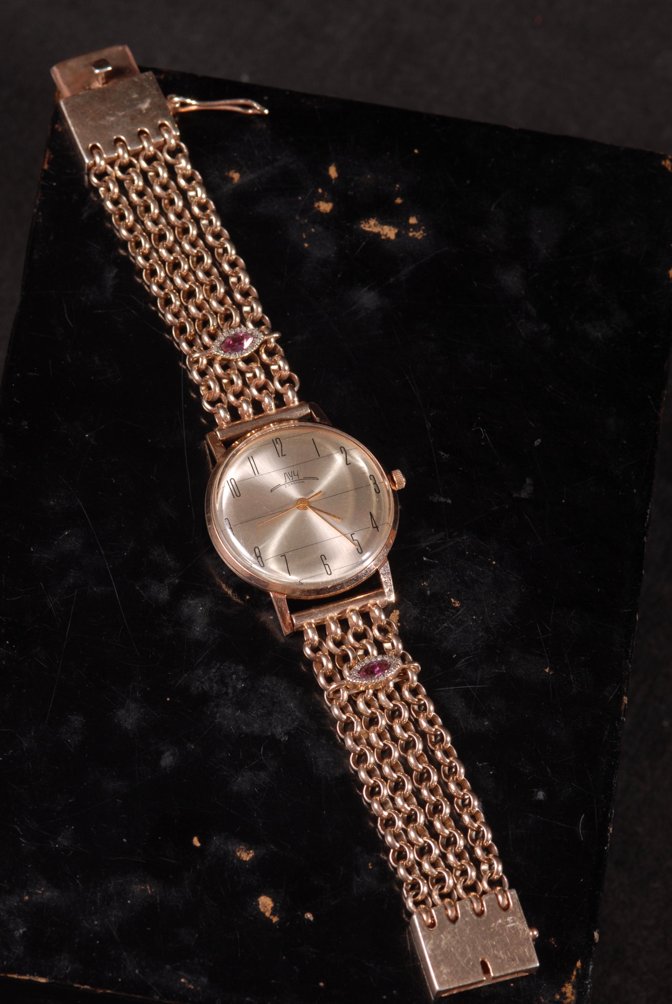 Luch Gold Plated Silver Diamond Tourmaline Vintage Chain Bracelet Wristwatch In Good Condition For Sale In Tbilisi, GE