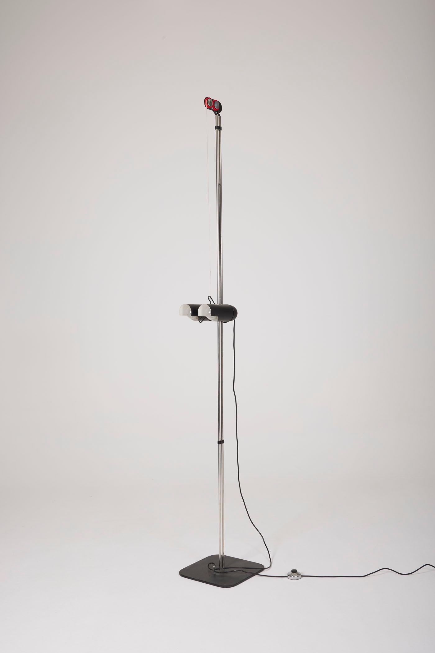 Italian floor lamp produced by Luci in the 1980s. It consists of two removable cylindrical reflectors from bottom to top on a brushed metal base. In perfect condition.
DV356