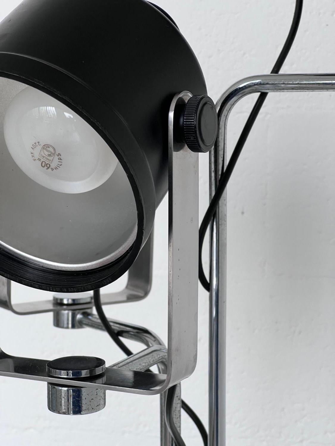 Luci Milano P433 Lampada da terra in metallo cromato, tre luci, regolabile, metà secolo in vendita 4