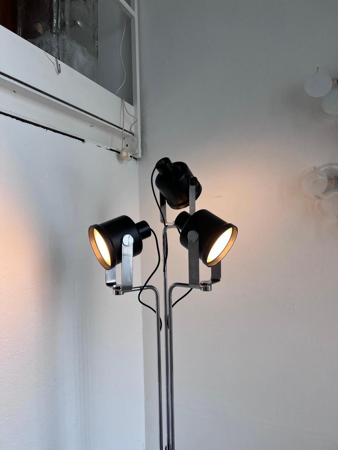 Luci Milano P433 Lampada da terra in metallo cromato, tre luci, regolabile, metà secolo in vendita 5