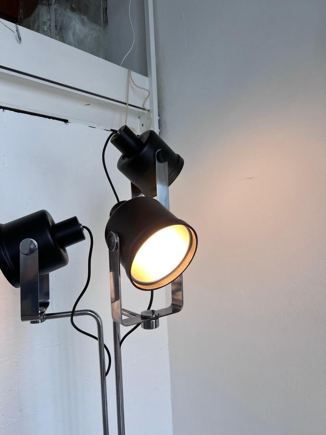 Luci Milano P433 Lampada da terra in metallo cromato, tre luci, regolabile, metà secolo in vendita 6