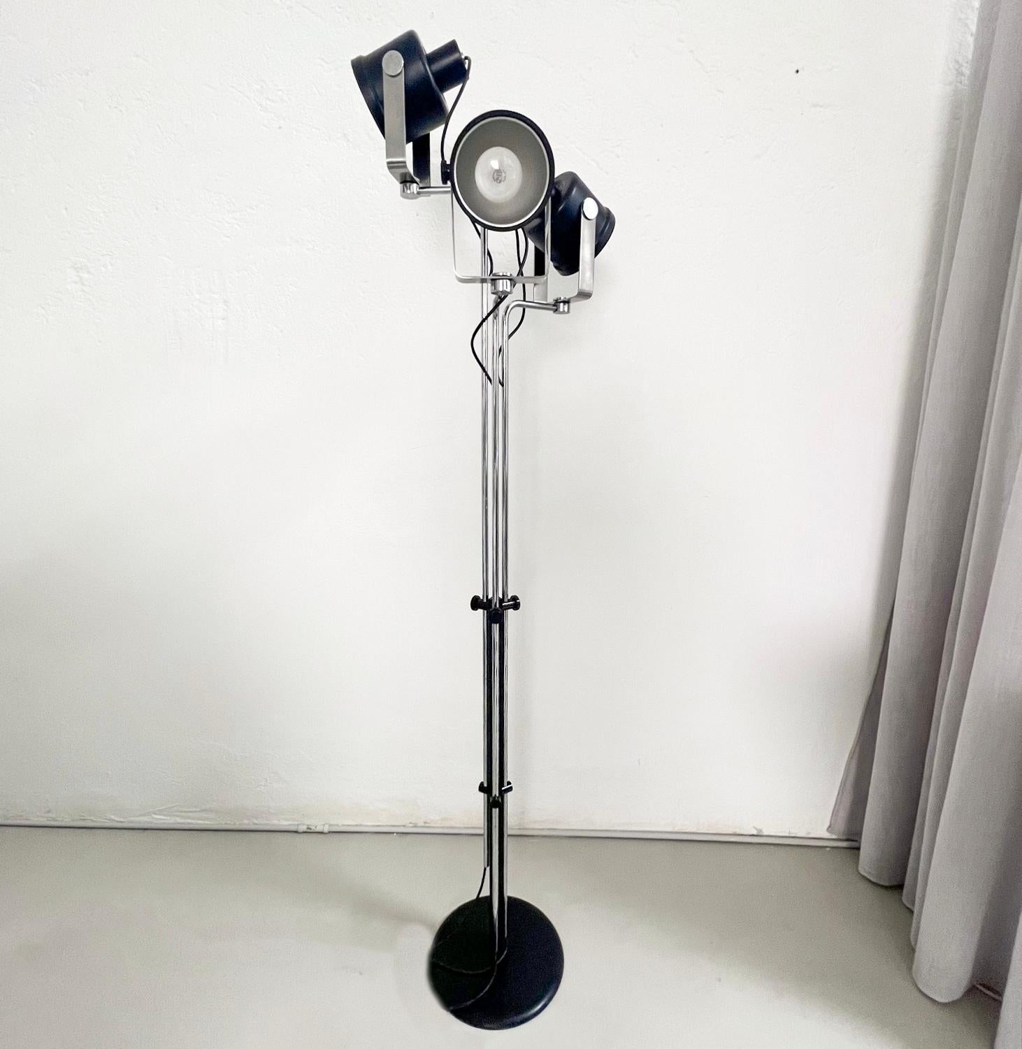 Luci Milano P433 Lampada da terra in metallo cromato, tre luci, regolabile, metà secolo in vendita 8